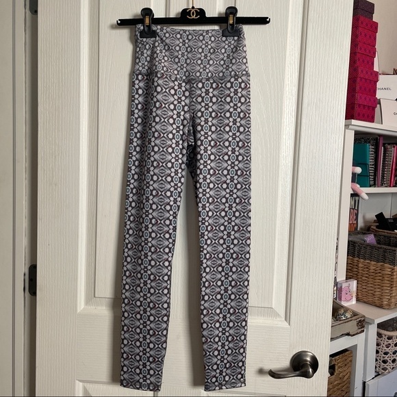 Nwt Anthropologie Daily Practice High Rise Leggings Grey Black Size XS Geo print - Picture 3 of 6